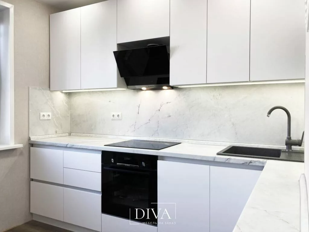 КУХНЯ СО СТЕНОВОЙ И СТОЛЕШНИЦЕЙ SLOTEX